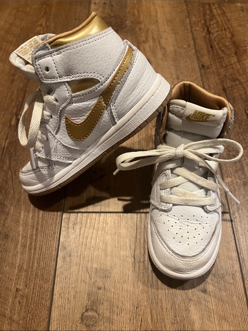 Toddler Nike Jordan 1 Retro High OG White/Metallic Gold, size 9.
